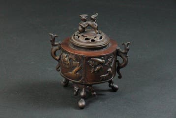Wierookbrander - Tripod Koro – Shishi-finaal, vogel-relief