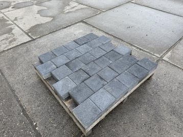 Veiling - 49 M2 Prijstopper! Betonsteen Donkergrijs 20x20x8, Nieuw