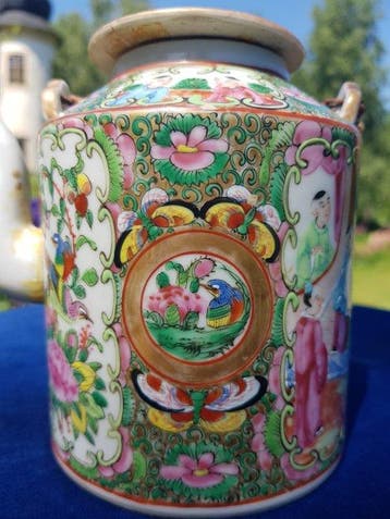Antieke 19e-eeuwse Chinese Rozenmedaillon-porseleinen