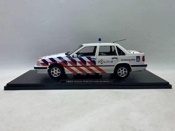 Triple 9 1:18 - Modelauto - 1993 Volvo 850, Dutch Police, Nieuw