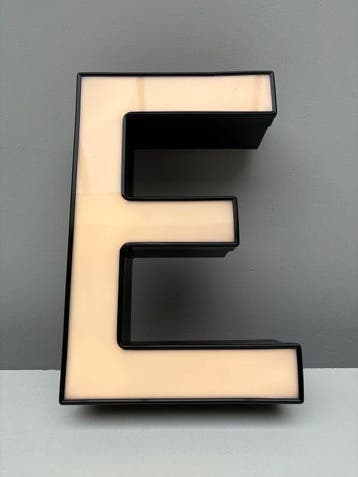 Letter E - Lichtbak - Kunststof, Aluminium, Antiek en Kunst