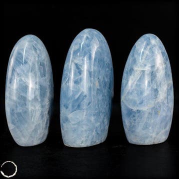 Blauwe calciet-vrije vorm – Zachte elegantie in hemelse