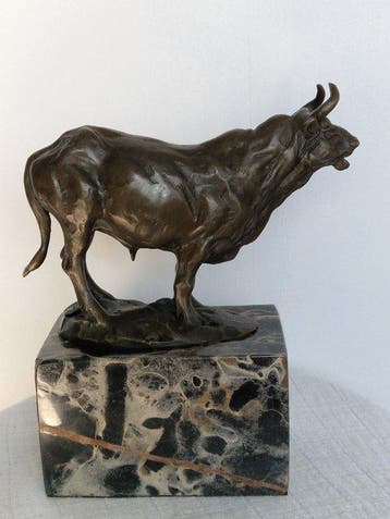 Milo (1910-1978) - Statue, Bronzen stier op marmeren voet -, Antiek en Kunst