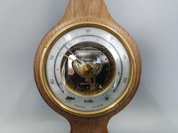 Baromètre avec thermomètre sur plaque de bois – TFA