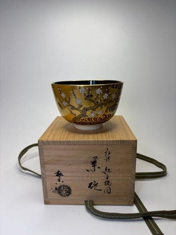 Japanse Kyo Ware (Ky-yaki) Theekopje met rode en witte