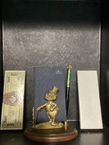 Disney - Figurine - Scrooge McDuck beeldje op houten voet