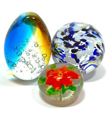 Collezione di 3 Pregiati Fermacarte in Vetro di Murano –