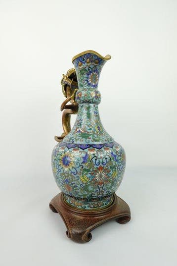 Cloisonné waterkan — draakhandvat, bloemranken & vergulde