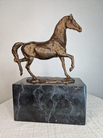 Carvin - Beeld, bronzen paard op sokkel carvin - 21 cm -