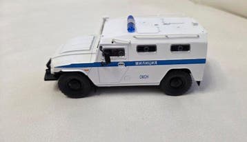 DeAgostini 1:43 - Voiture miniature - GAZ-2330 Tiger -