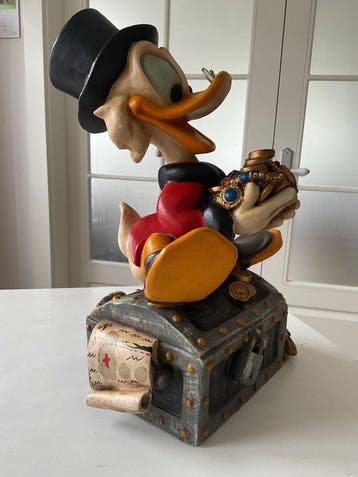 Disney - Figurine - Dagobert auf der Schatztruhe XXL -, Nieuw