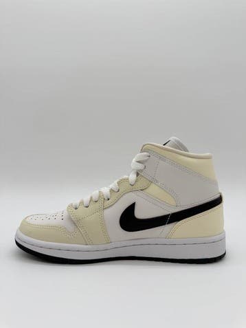 Nike - Nike Jordan 1 Mid Coconut Milk (W) - Sneakers -, Kleding | Heren, Schoenen, Nieuw