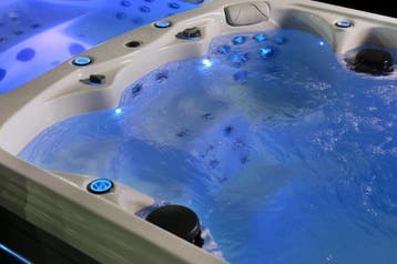 Nieuw Zwemspa Alaska 600x230x140 Nu 15999 zwemspas swimspa, Tuin en Terras, Ophalen of Verzenden, Nieuw, Trap, Vast