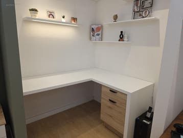 Hoekbureau Ixina, Huis en Inrichting, Nieuw