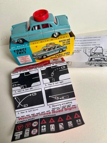 Corgi 1:43 - Modelauto - Re-edition Austin A60 De Luxe