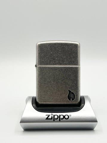 Zippo - Antique Silver Plate / Armor Case / Flame Emblem -, Nieuw