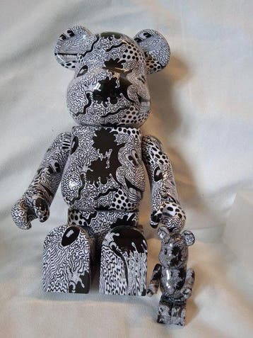Medicom Toy - Mickey Mouse x Keith Haring 100% & 400%