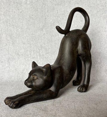Statue, Kat aan het uitrekken - 23.5 cm - Résine