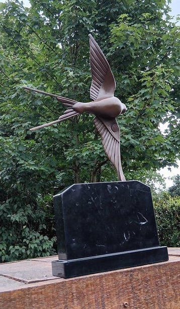 sculptuur, vliegende zwaluw - 47 cm - brons marmer