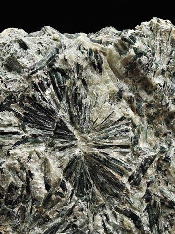 ALPINO, RAYONS ESTHÉTIQUES DACTINOLITE VERTE Cristaux sur