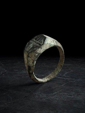 Laat-Romeins / Vroeg-Byzantijns Brons Ring met gegraveerde