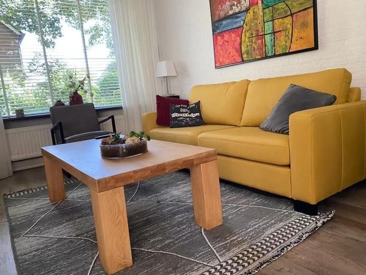 Leren 3-zits bank met houten poten - geel leer, Antiek en Kunst, Antiek | Meubels | Stoelen en Sofa's, Ophalen of Verzenden