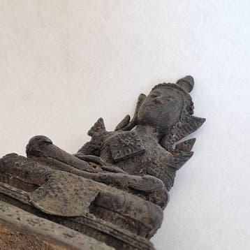 Oude Indochinezen Mengmetaal Zittende Boeddha op troon, Antiek en Kunst