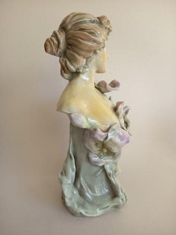 Royal Dux - Royal Dux - Buste, Damenbüste mit Blüten - 24 cm
