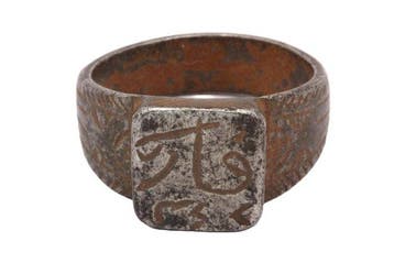 Replica van een vroegislamitische verzilverde bronzen ring