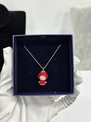 Swarovski - Statuette, Hello Kitty collaboration necklace