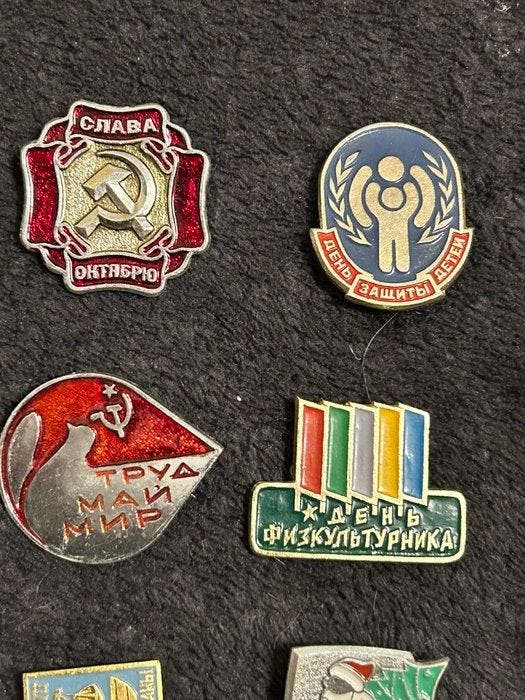 Insigne USSR vintage themed collection of badges of the, Antiek en Kunst, Antiek | Speelgoed