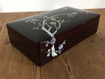 Japanese Vintage Raden (Mother-of-Pearl Inlay) Lacquerware