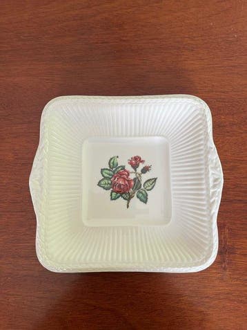 Wedgwood - Wedgwood - Service de table (13) - Rose mousse -