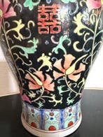 Chinees Famille Noire porseleinvaas met Dubbel geluk