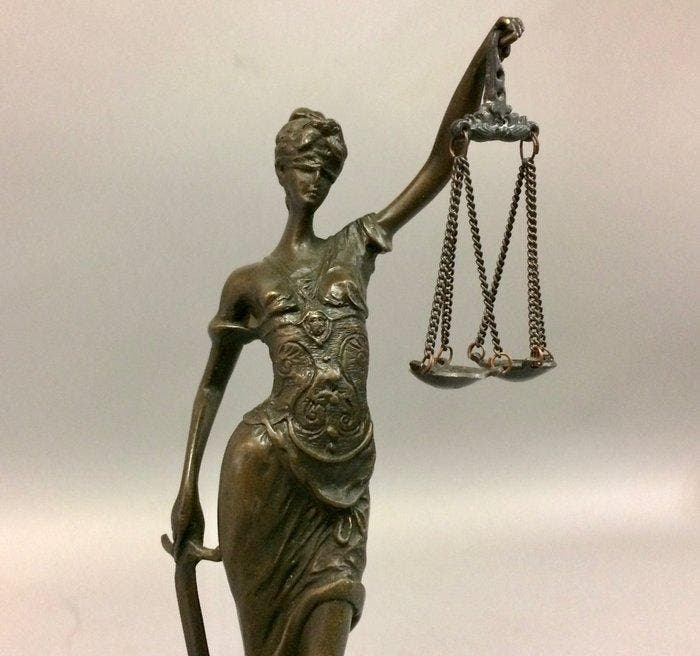Figurine - Bronzen beeld vrouwe justitia - exacte, Antiek en Kunst, Curiosa en Brocante