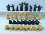 Jeu déchecs en TAGUA NUTS representé par des animaux marins