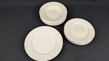 Wedgwood - Service de table (13) - Barlaston - Porcelaine
