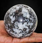 Sphère en pierre de lune arc-en-ciel et tourmaline noire de