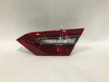 Toyota Camry IX 18- sedan achterlicht rechts binnen donker f, Verzenden