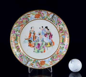 Een Chinese Rose Mandarin vergulde schotel - Porselein -