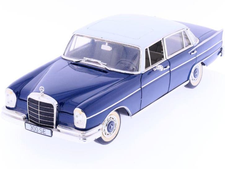 Schaal 1:18 Revell 08919 Mercedes 300 SE  #137, Hobby en Vrije tijd, Modelauto's | 1:18, Gebruikt, Revell, Ophalen of Verzenden