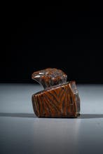 Un netsuke en buis représentant un crapaud sur un seau de, Antiek en Kunst