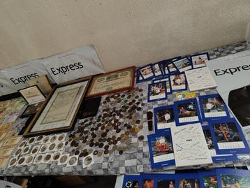 Wereld. Collection of coins and banknotes (Zonder
