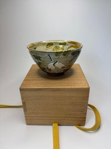Japanse Kyo Ware Theeschaal – Kraanvogels en Dennenontwerp, Antiek en Kunst