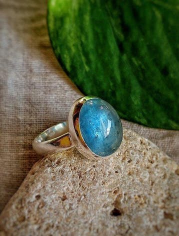 Bague merveilleuse en argent 925 avec aigue-marine de