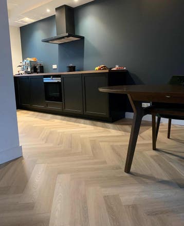Visgraat Pvc Click 10 X Kleur 6mm met integreerde ondervloer, Bruin, 75 m² of meer, Visgraat Pvc click met integreerde ondervloer