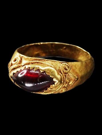 Oud-Romeins - Romeinse ring van goud, gezet met een granaat, Verzamelen