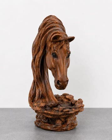 sculptuur, Elegant Brown Horse Head with Flowing Mane Decor
