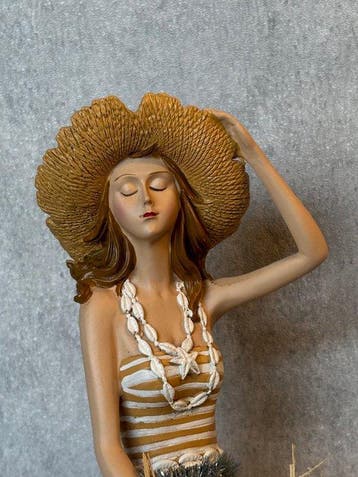 Beeld, Zittende Dame - 20 cm - Hars