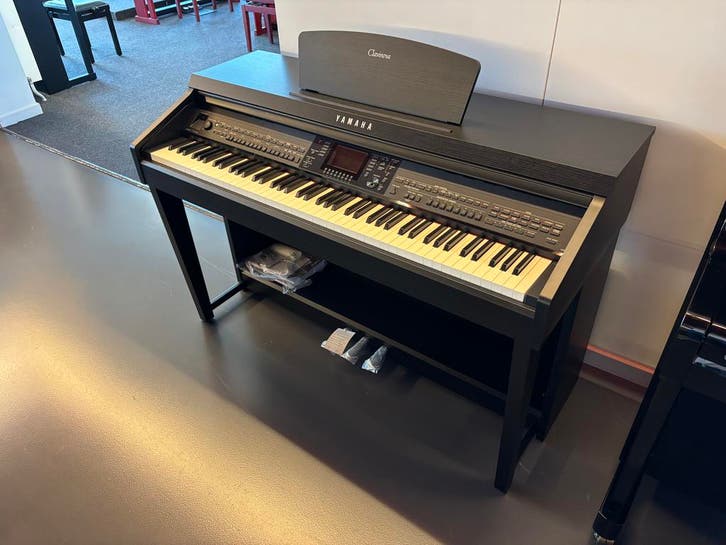 Yamaha Clavinova CVP-701 B (ECFI01004), Musique & Instruments, Pianos, Envoi